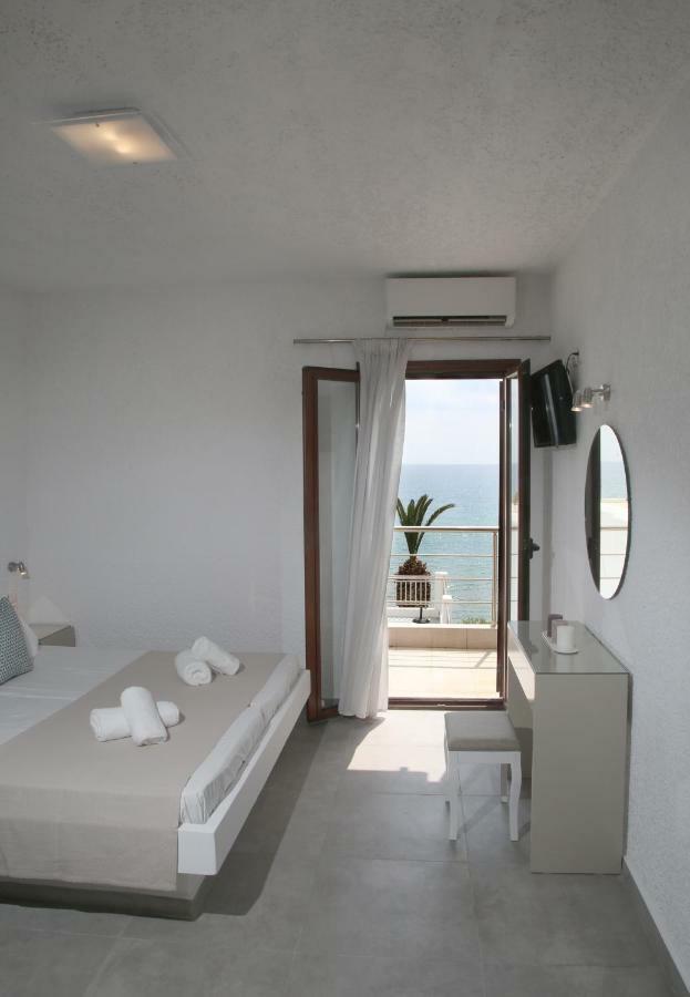 Blue Ocean Apartments Makrýgialos المظهر الخارجي الصورة